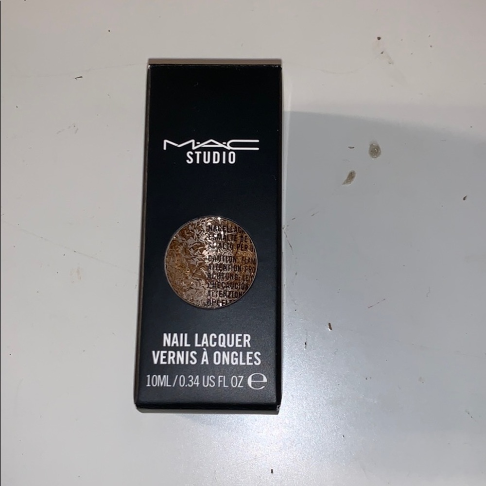 MAC Gold Accent Nailpolish